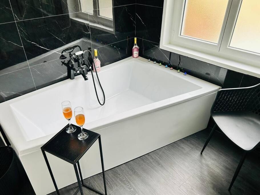 Love Room « L'Etreinte Doree » Illiers-Combray Exterior photo